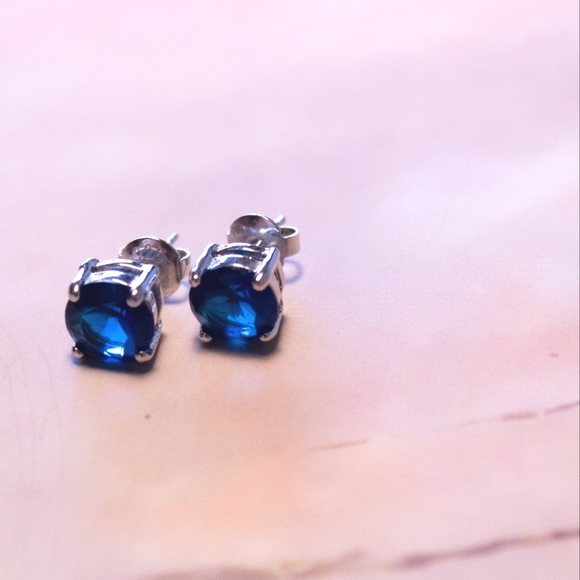 Jewelry - Blue Swarovski crystal earrings